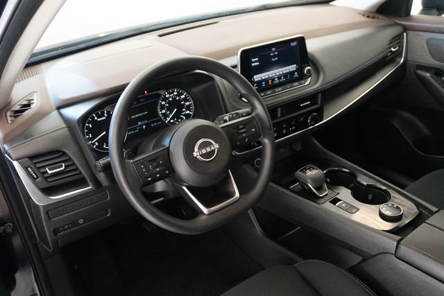Used 2023 Nissan Rogue S AWD/4WD image 3