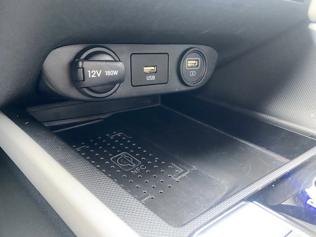 Used 2022 Hyundai Elantra Limited image 22