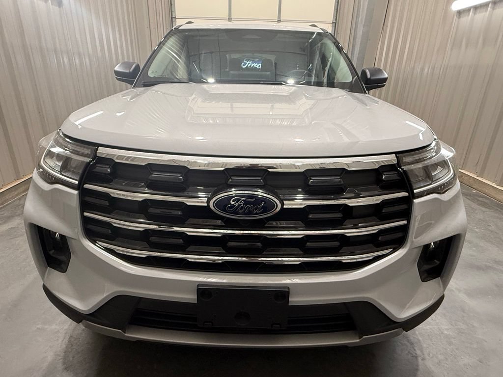 New 2026 Ford Explorer Active w/ Active Comfort Package AWD/4WD image 2