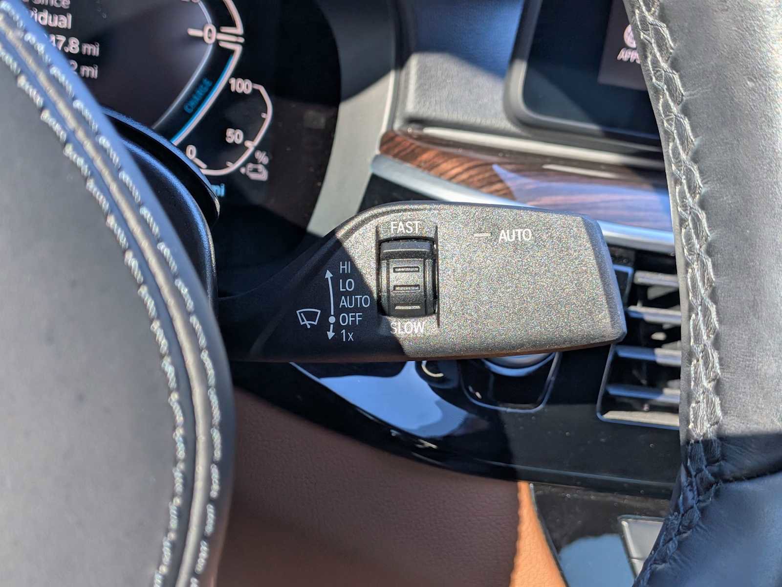 Used 2023 BMW 530e w/ M Sport Package image 26