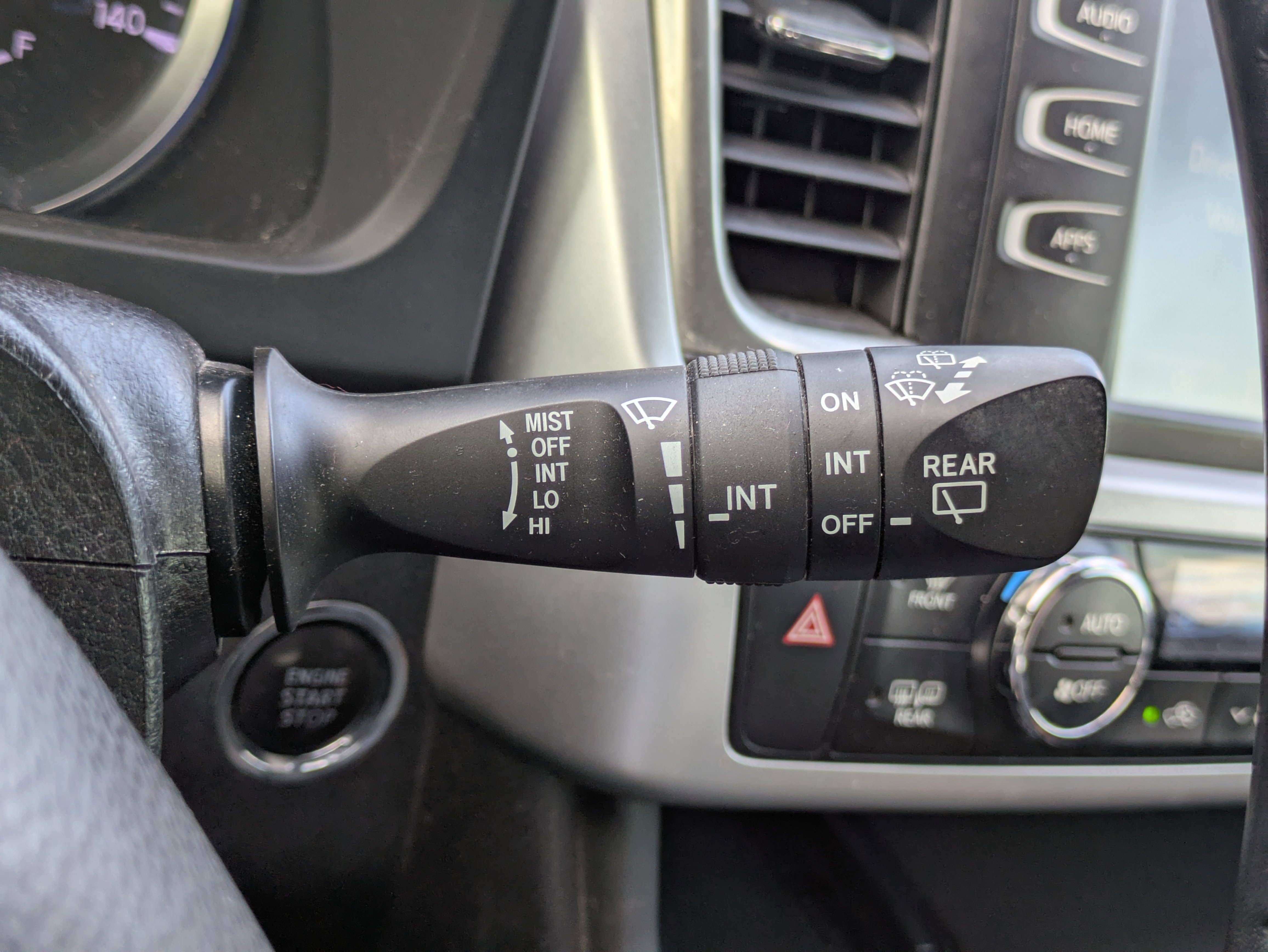 Used 2018 Toyota Highlander SE image 20