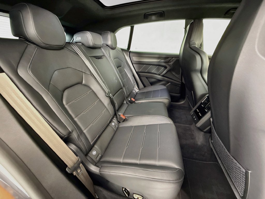 New 2026 Porsche Cayenne Turbo AWD/4WD image 30