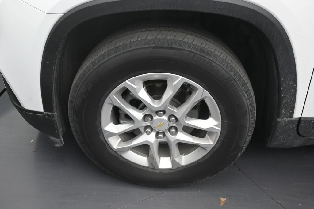 Used 2021 Chevrolet Traverse LS FWD image 9