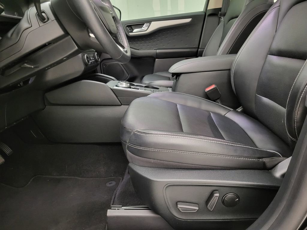 Used 2020 Ford Escape SEL image 4