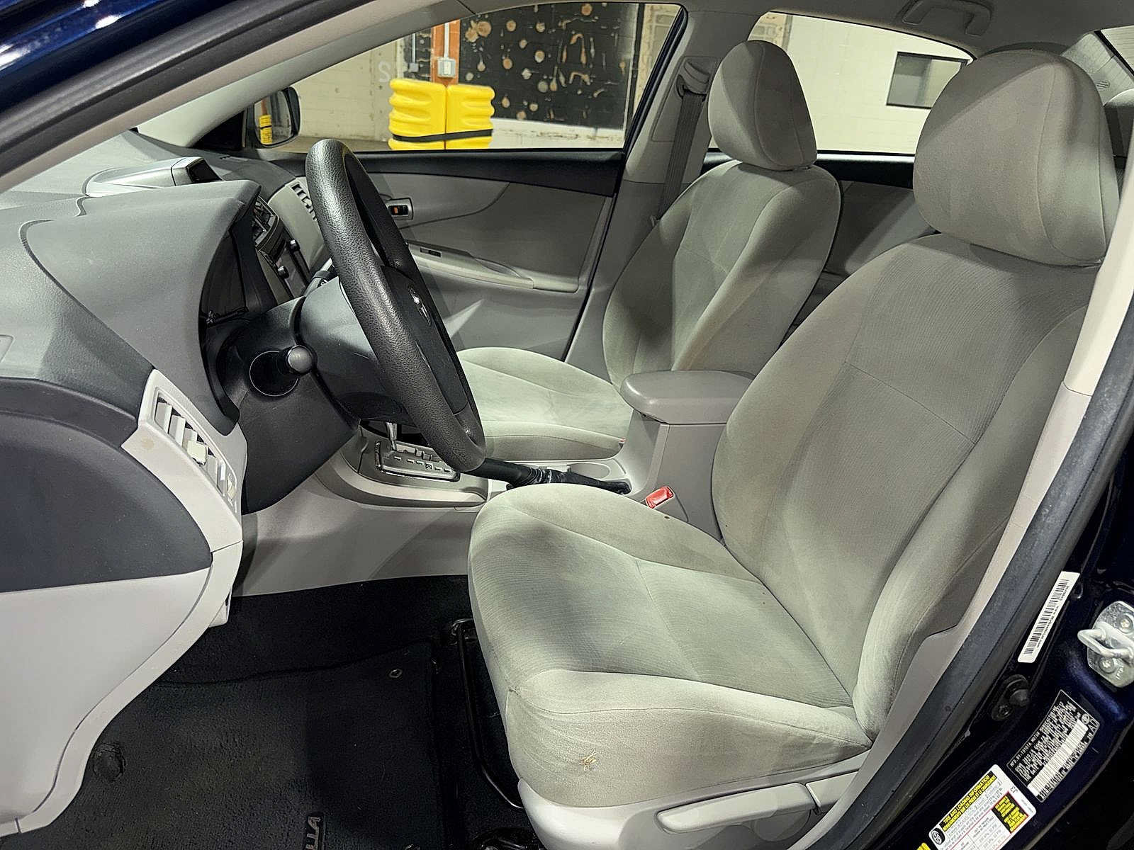 Used 2013 Toyota Corolla LE FWD image 15
