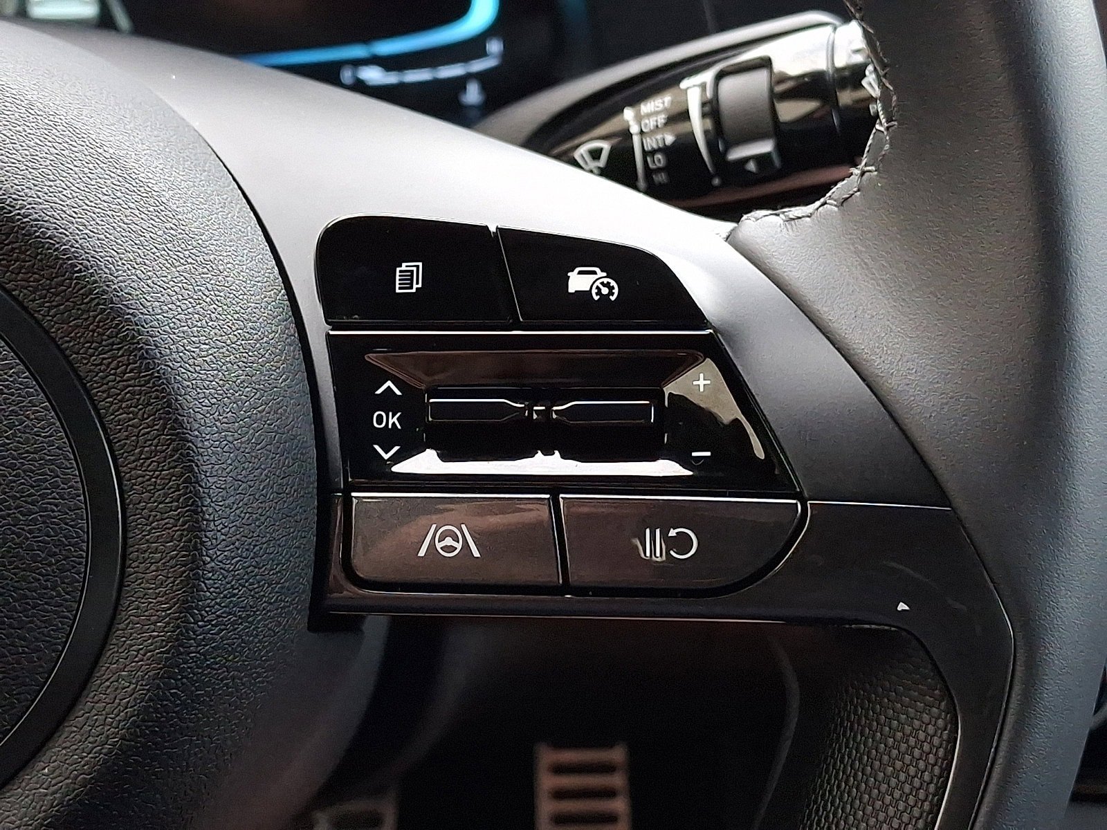 Certified 2025 Hyundai Elantra Sport FWD image 21