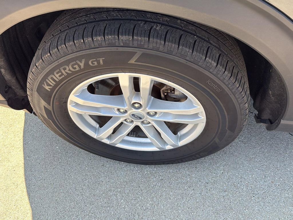 Used 2023 Ford Explorer XLT image 11