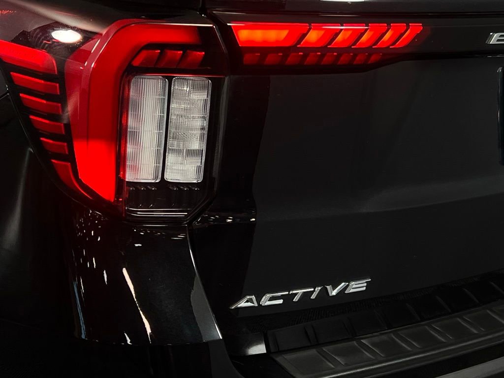 Used 2025 Ford Explorer Active image 11