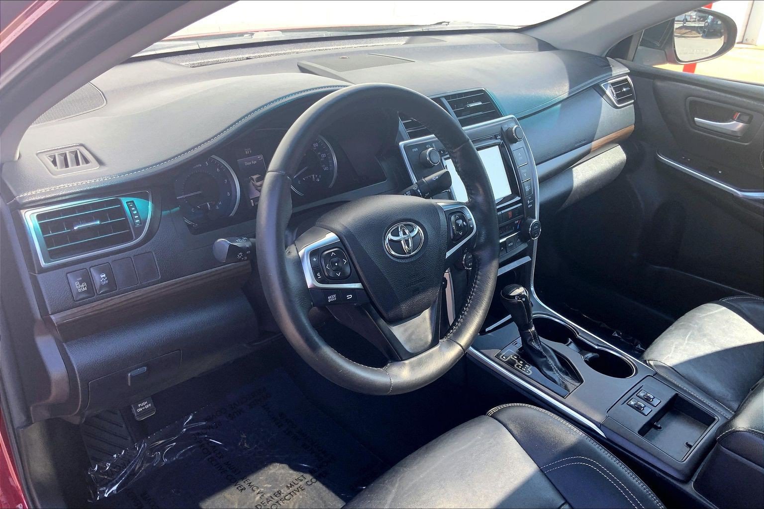 Used 2017 Toyota Camry XLE w/ Moonroof Package FWD image 18
