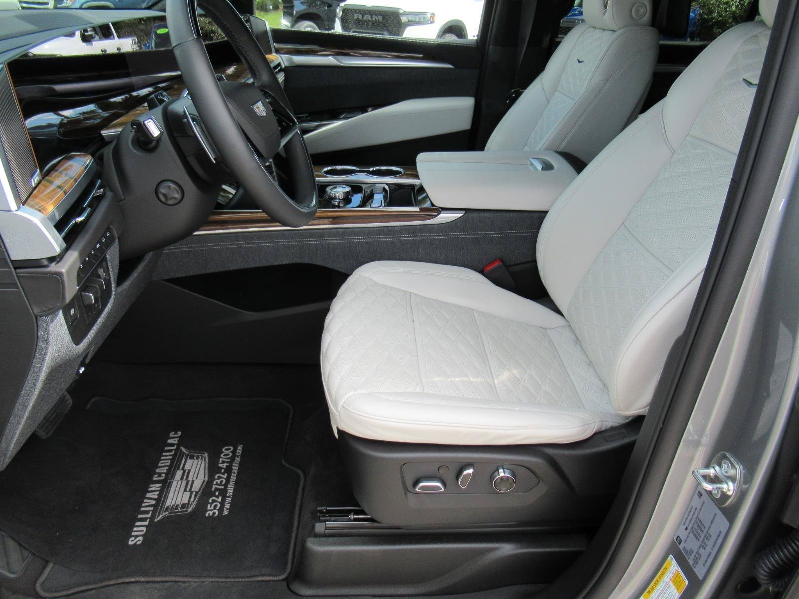 Certified 2026 Cadillac Escalade ESV Platinum Sport w/ LPO, ONYX Package AWD/4WD image 21
