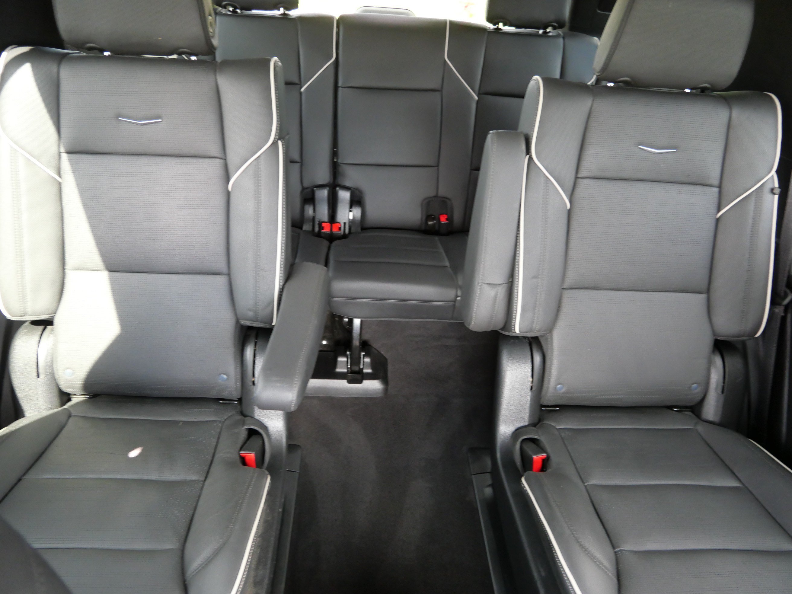 Certified 2024 Cadillac Escalade Premium Luxury w/ Performance Package AWD/4WD image 13