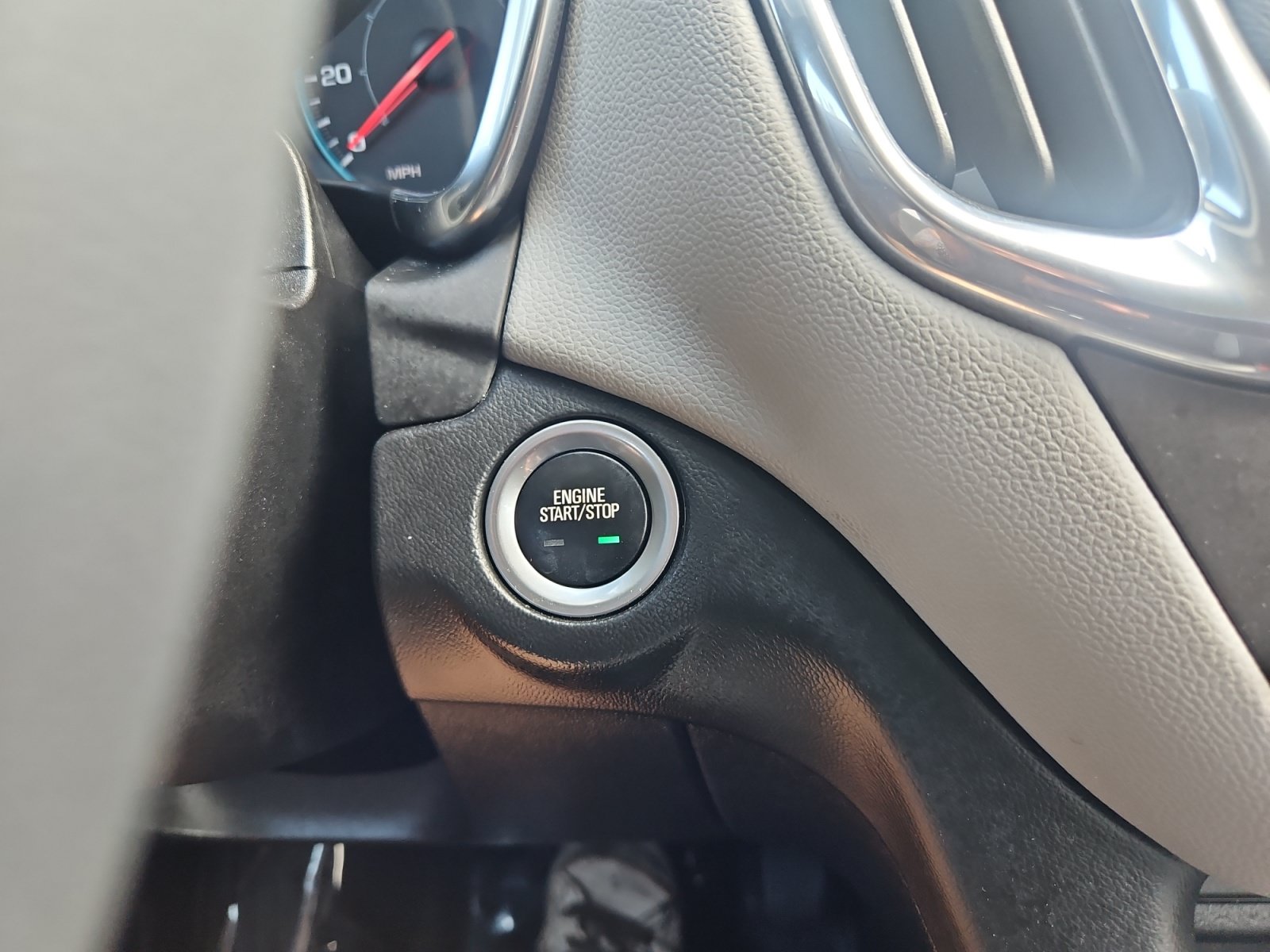 Used 2021 Chevrolet Equinox LS FWD image 19