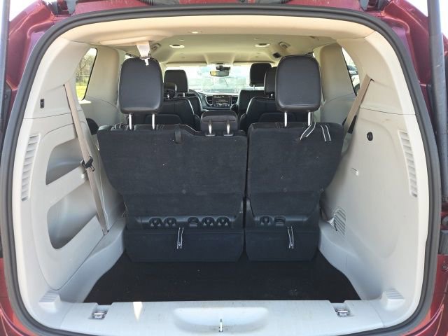 Used 2023 Chrysler Pacifica Touring-L image 11