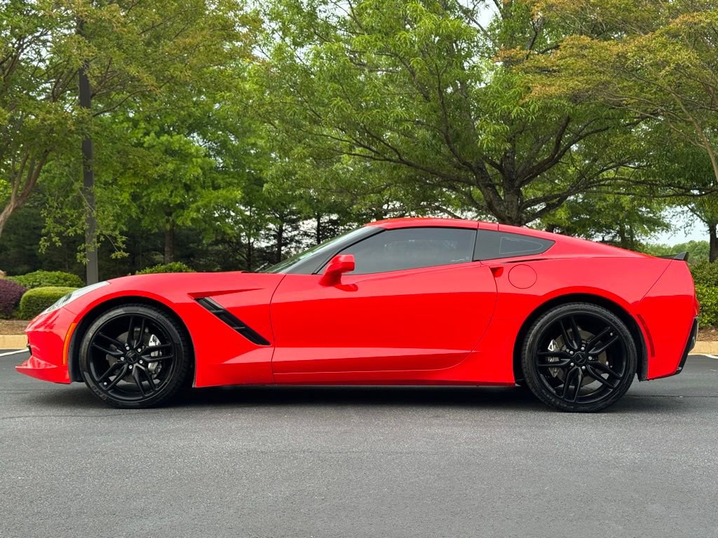 Used 2019 Chevrolet Corvette Stingray Coupe w/ 1LT RWD image 3