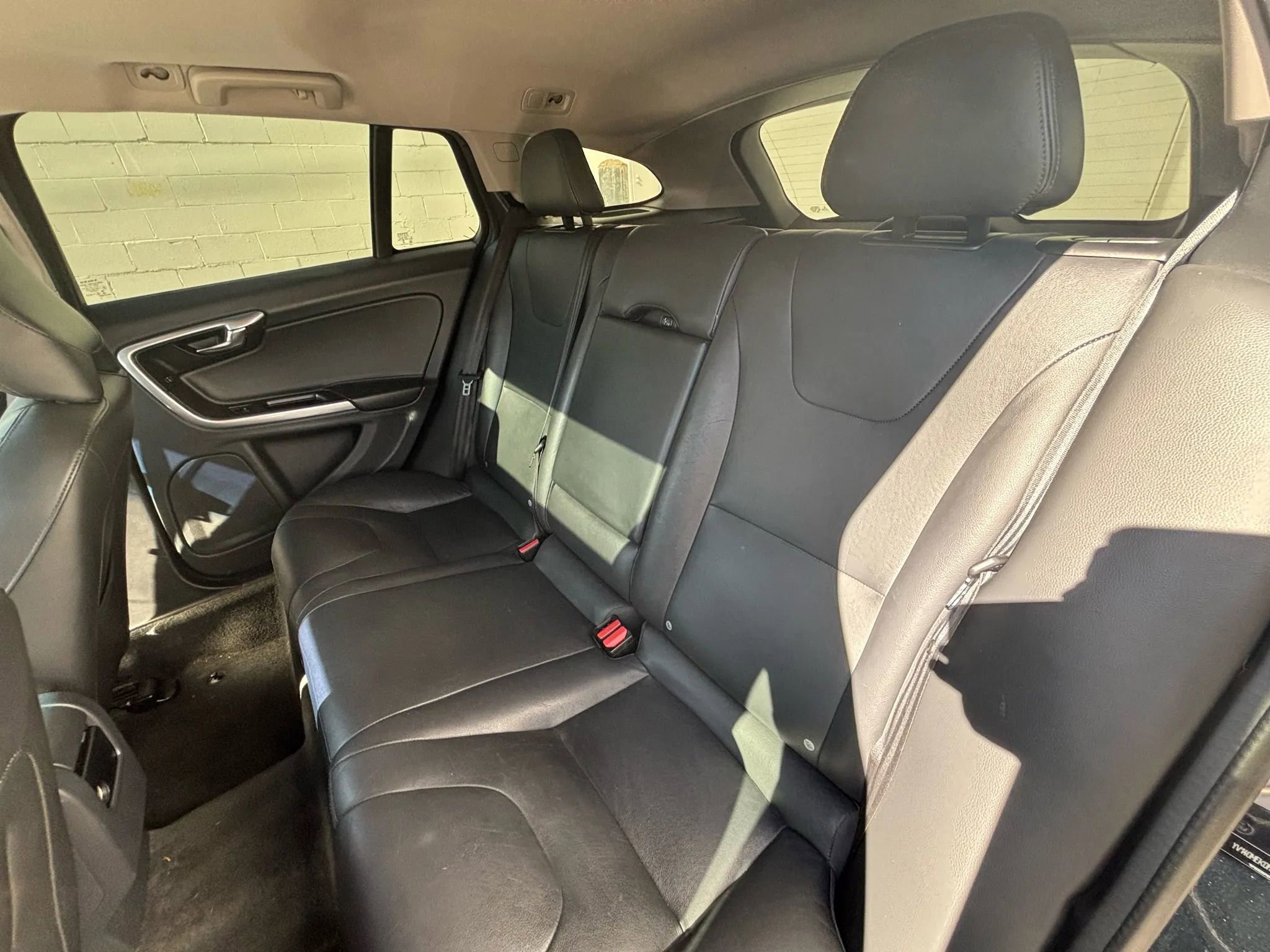 Used 2017 Volvo V60 T5 Premier w/ Convenience Package image 43