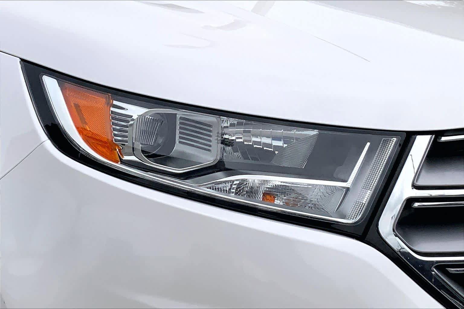 Used 2017 Ford Edge Titanium w/ Technology Package FWD image 46