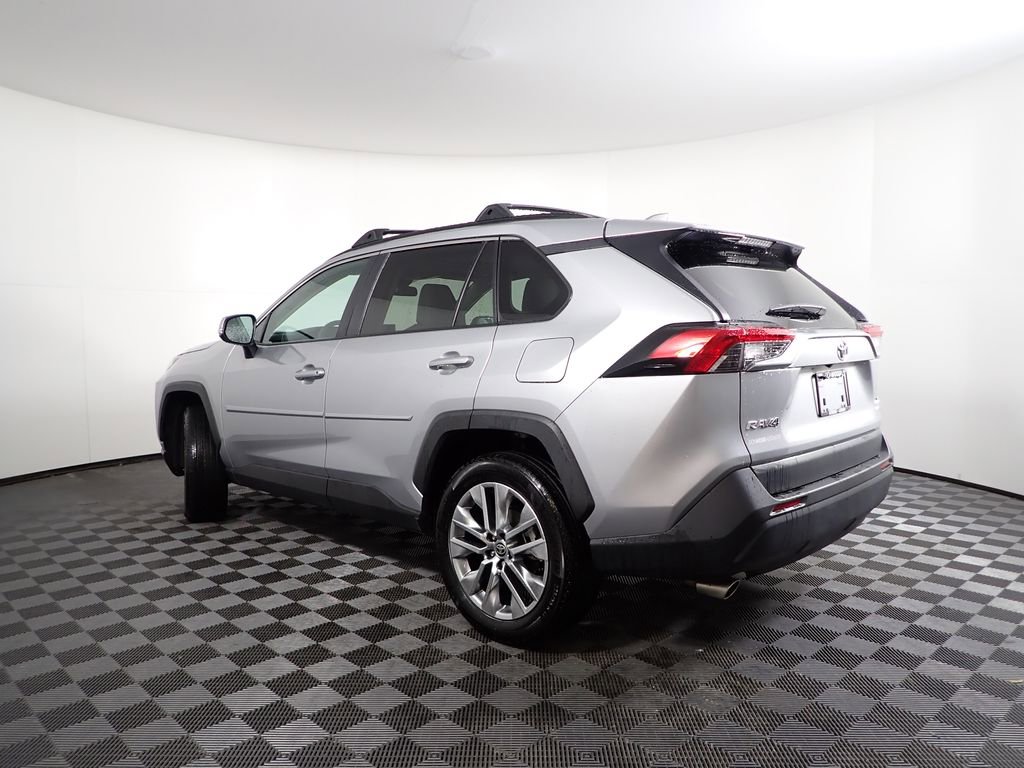 Used 2023 Toyota RAV4 XLE Premium image 12