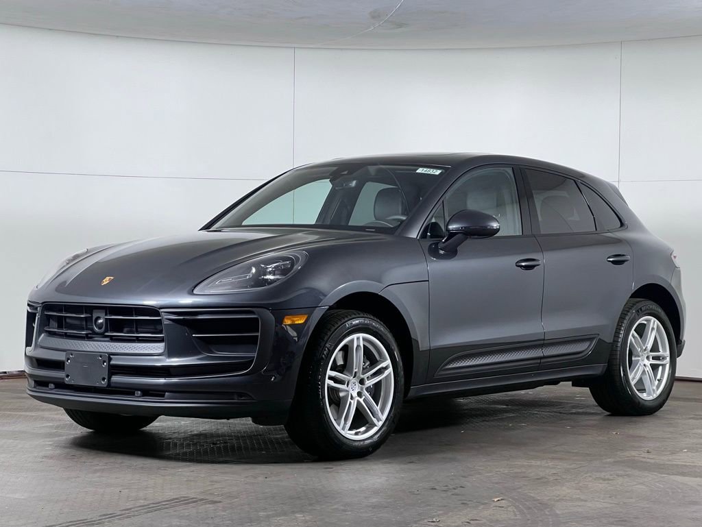 Certified 2025 Porsche Macan image 1