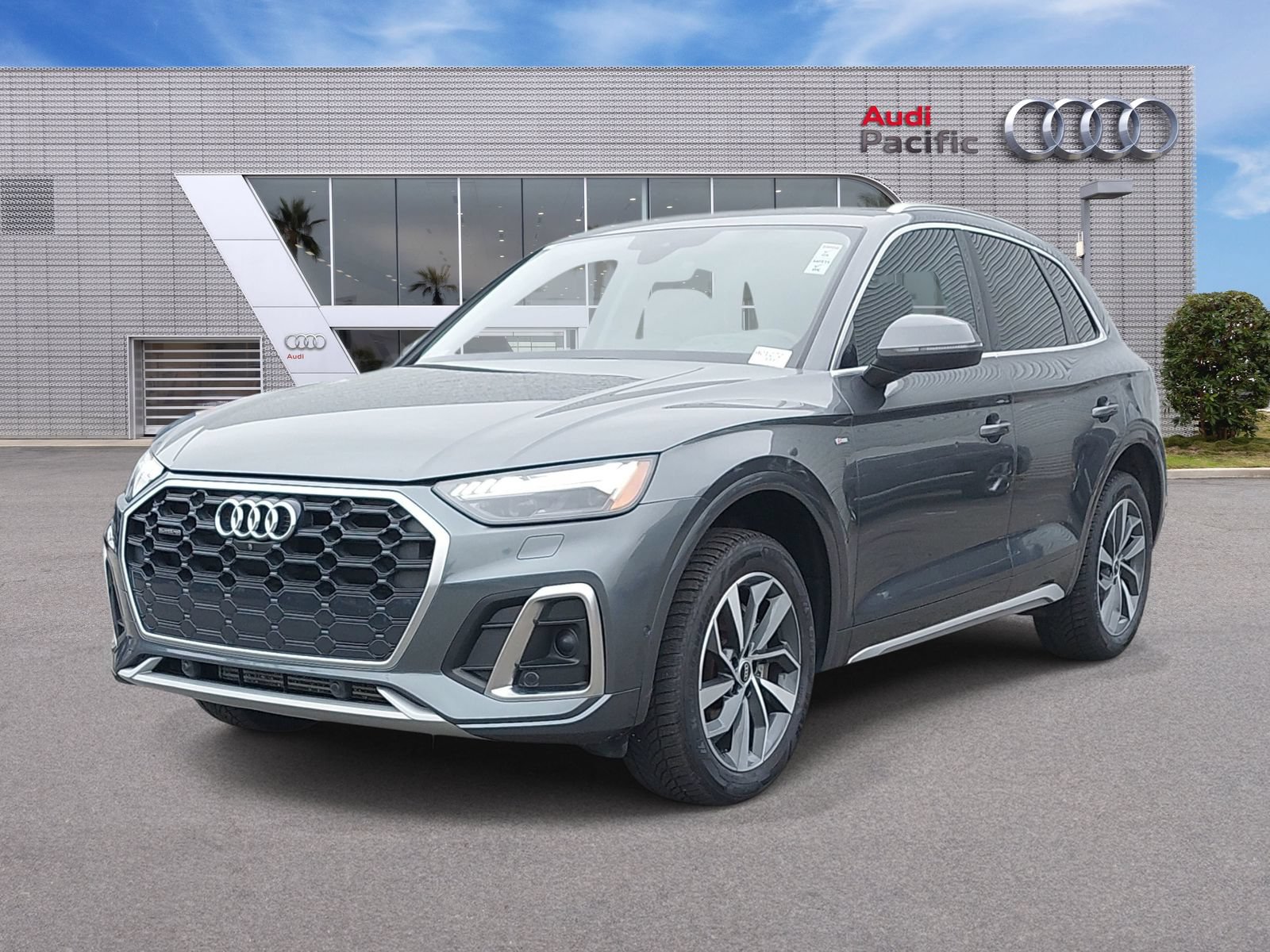 Used 2022 Audi Q5 2.0T Prestige w/ Prestige Package AWD/4WD image 1