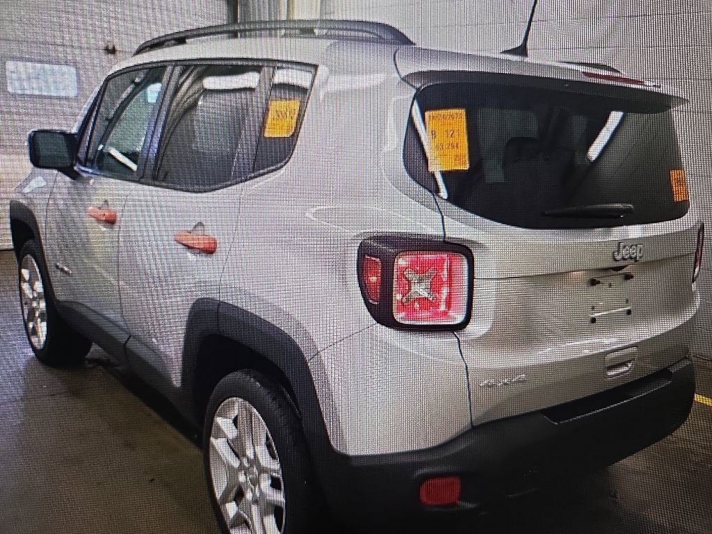 Used 2021 Jeep Renegade Latitude w/ Convenience Group AWD/4WD image 3