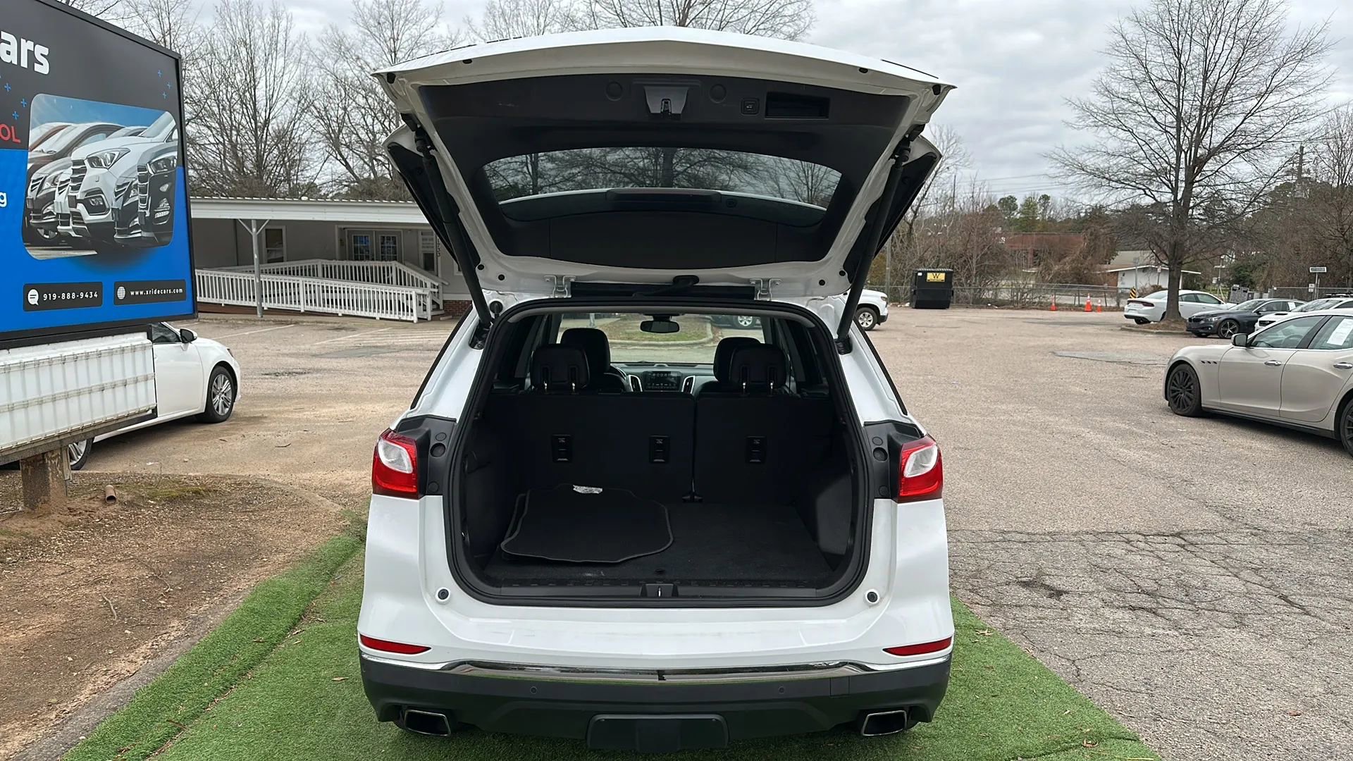 Used 2018 Chevrolet Equinox Premier FWD image 12