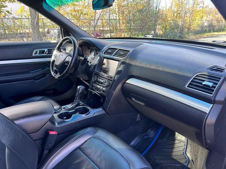 Used 2016 Ford Explorer XLT w/ Equipment Group 202A image 25