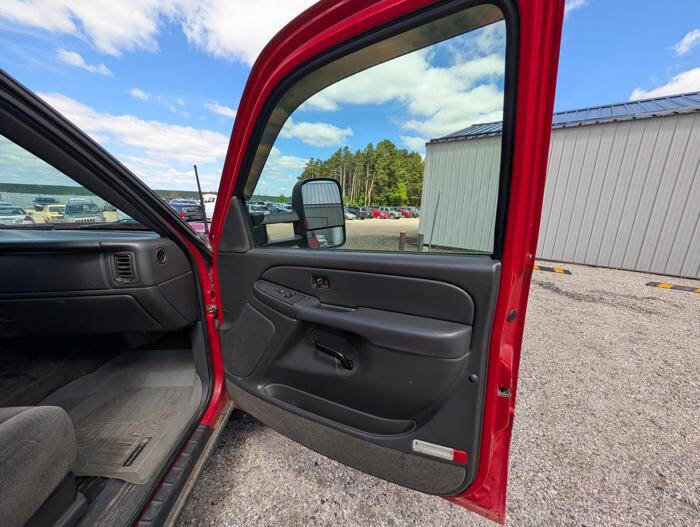 Used 2005 Chevrolet Silverado 2500 LS AWD/4WD image 30