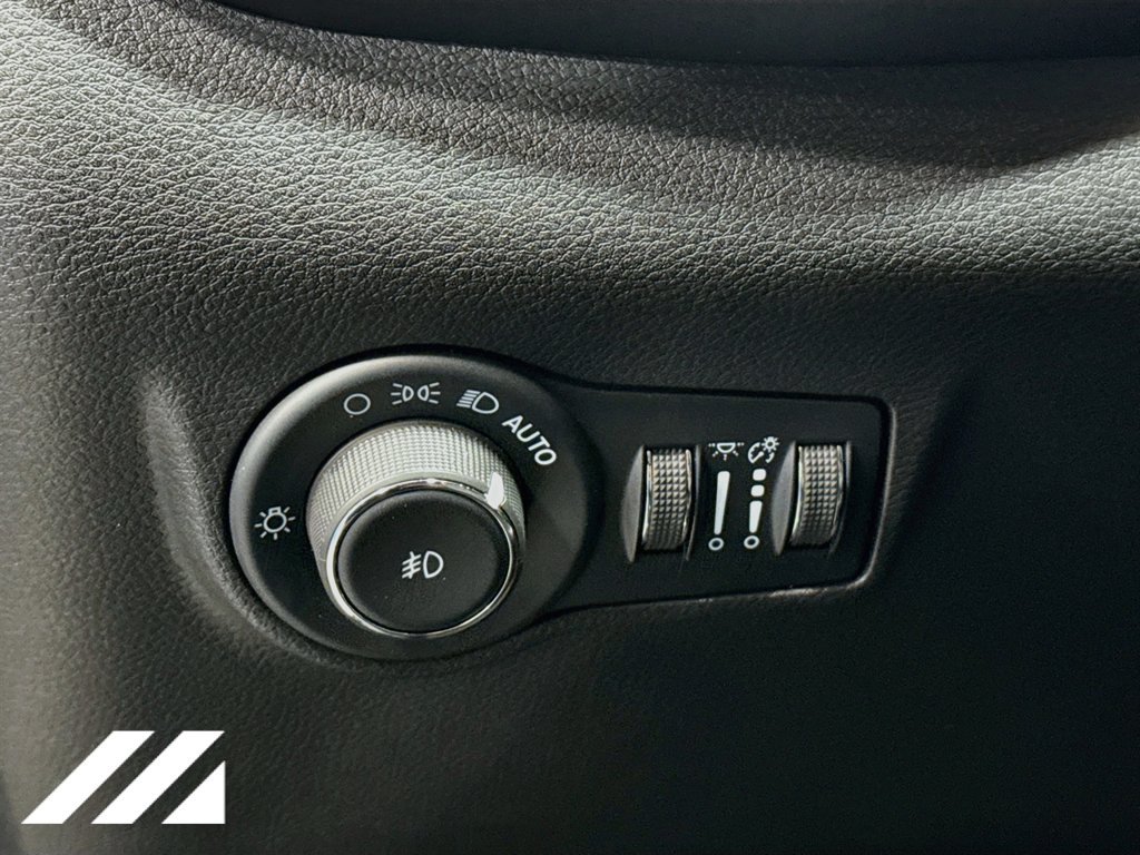 Used 2025 Jeep Compass Limited AWD/4WD image 9