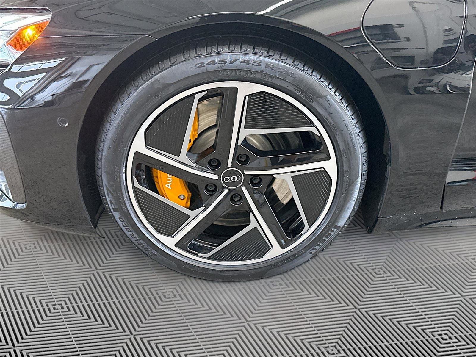 Used 2023 Audi RS e-tron GT w/ Carbon Performance Package AWD/4WD image 30