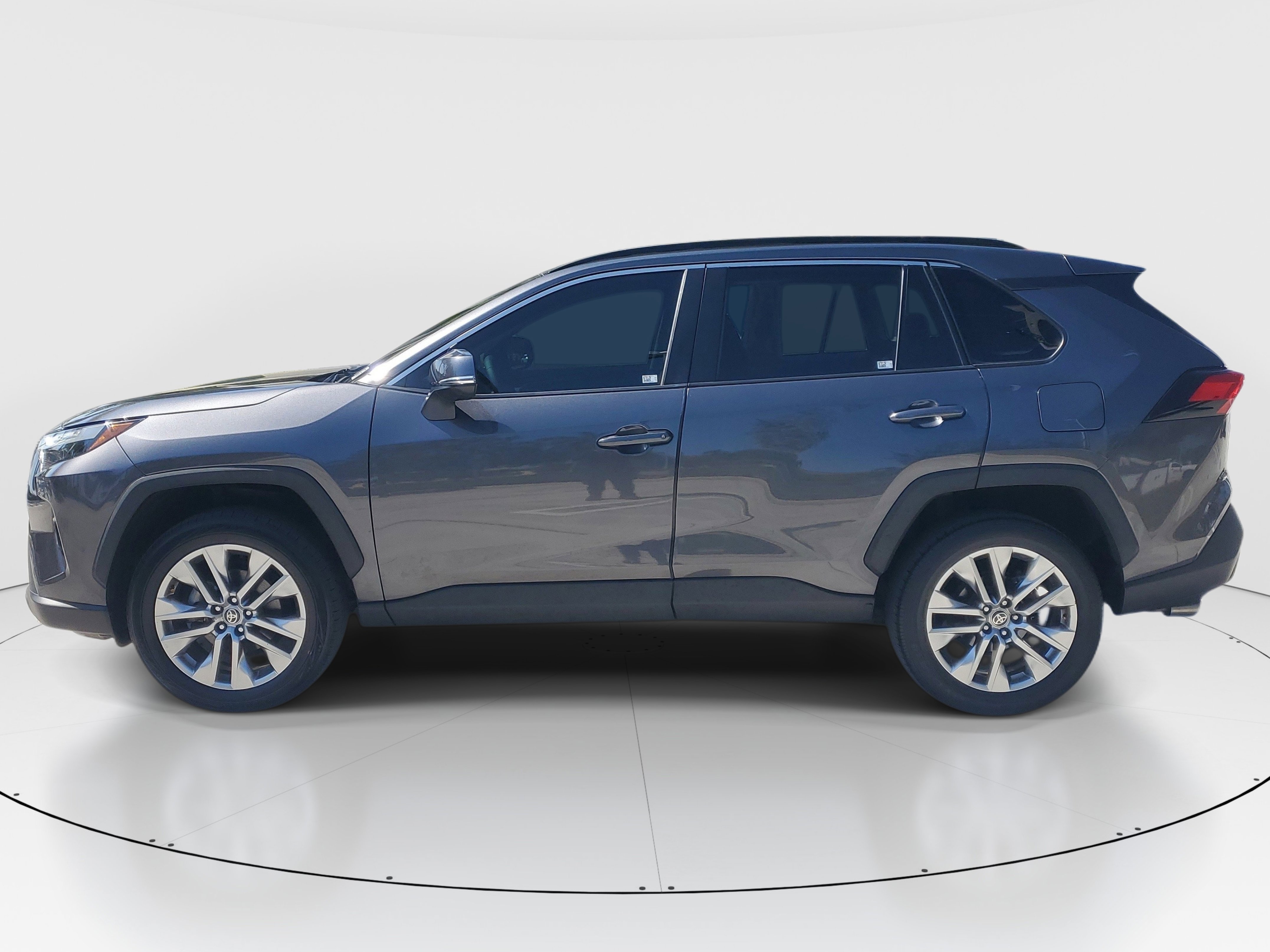 Used 2023 Toyota RAV4 XLE Premium image 7