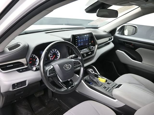 Used 2021 Toyota Highlander LE AWD/4WD image 20