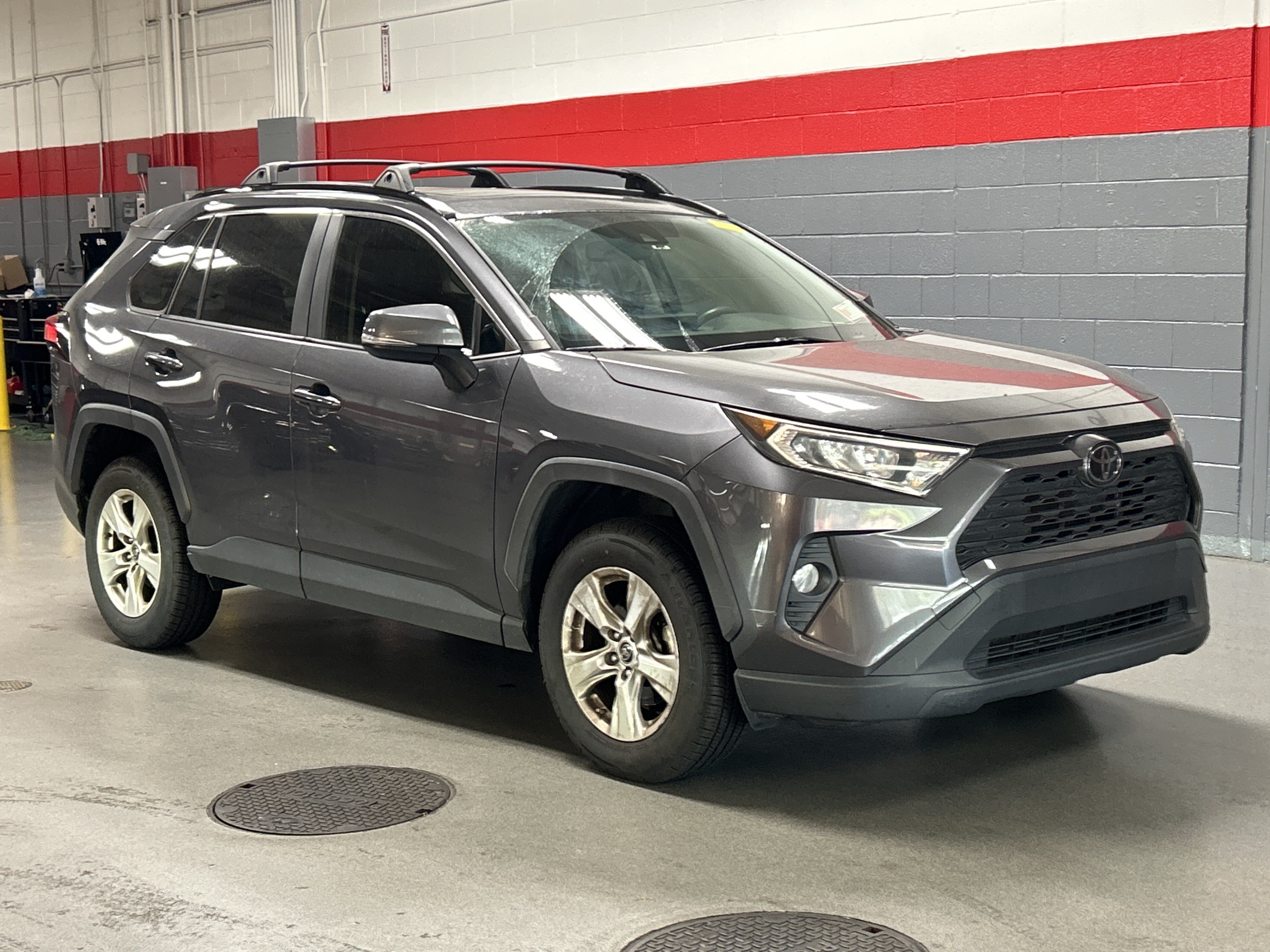 Used 2019 Toyota RAV4 XLE w/ Convenience Package AWD/4WD image 2