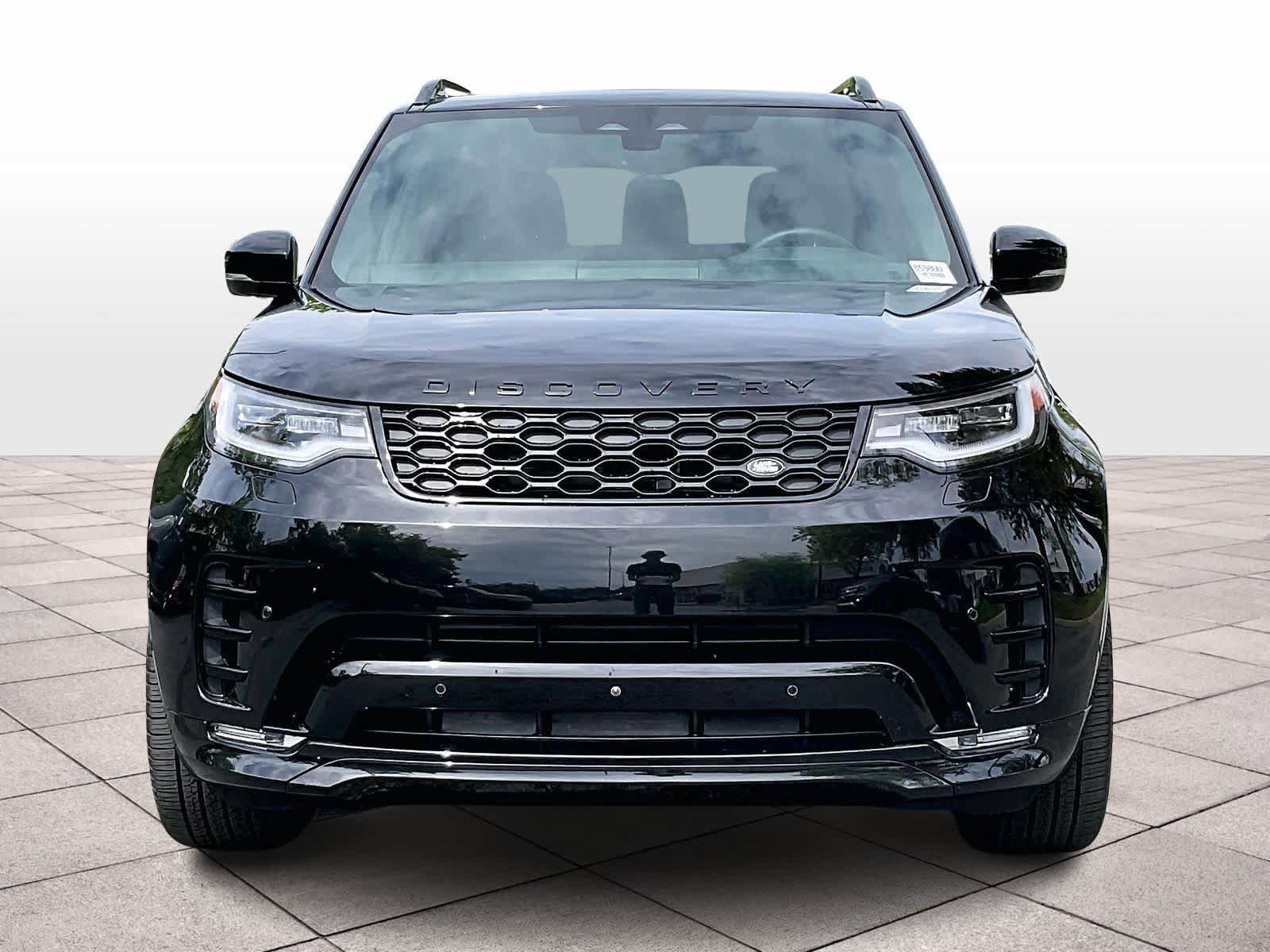 Used 2025 Land Rover Discovery Dynamic SE AWD/4WD image 3