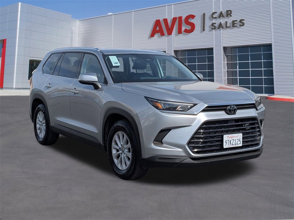 Used 2025 Toyota Grand Highlander AWD image 3