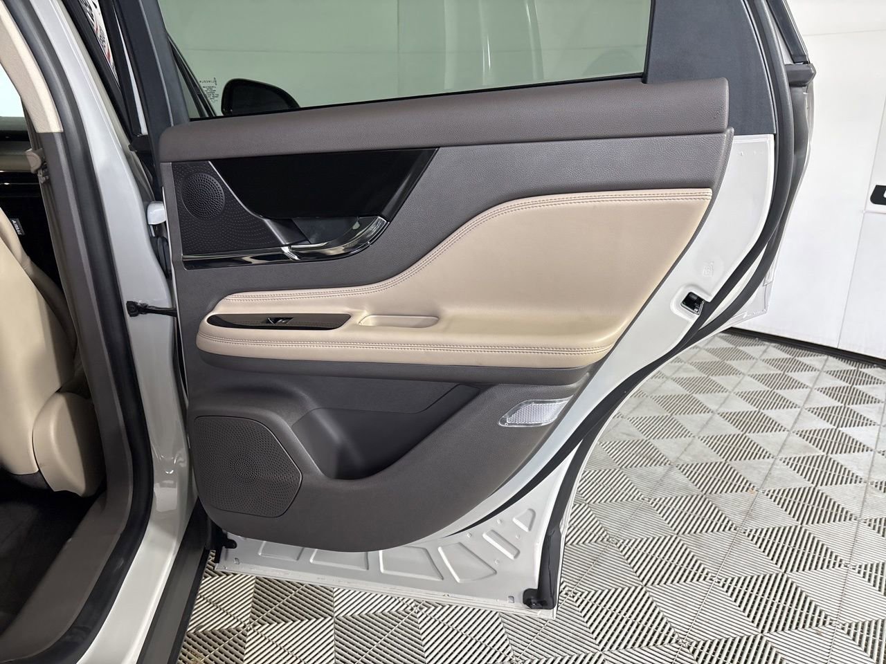 Used 2024 Lincoln Corsair FWD image 22