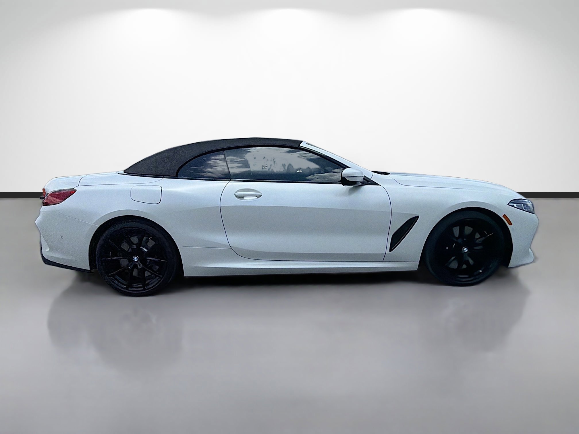 Used 2023 BMW 840i xDrive Convertible AWD/4WD image 2
