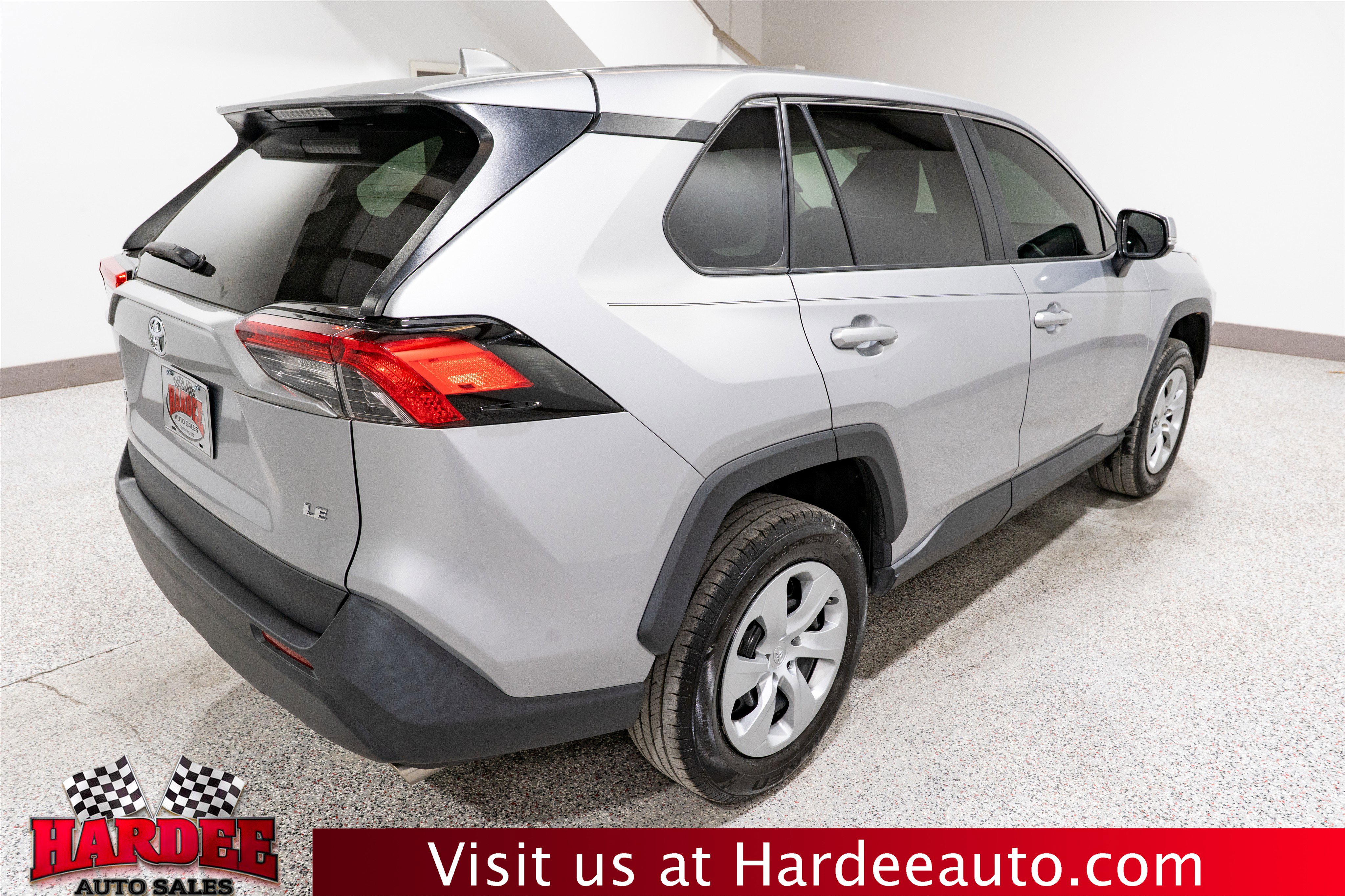 Used 2022 Toyota RAV4 LE FWD image 5