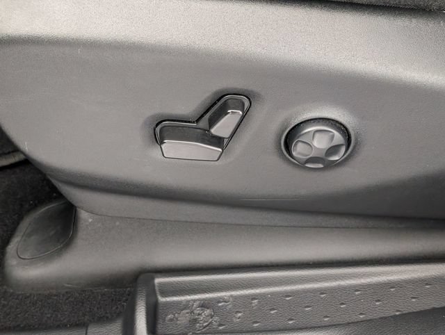 Used 2025 Chrysler Pacifica Select FWD image 13