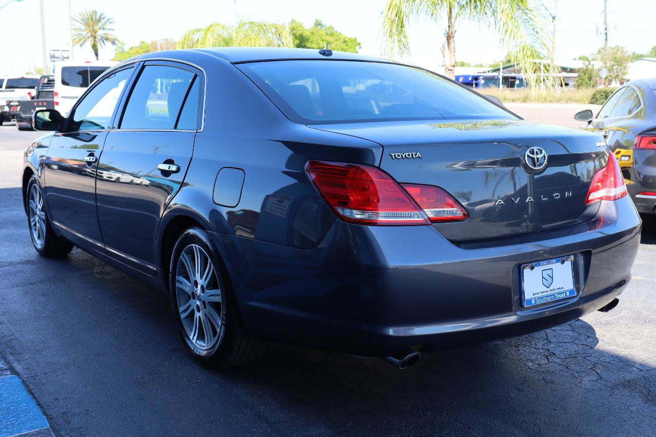 Used 2010 Toyota Avalon Limited FWD image 3