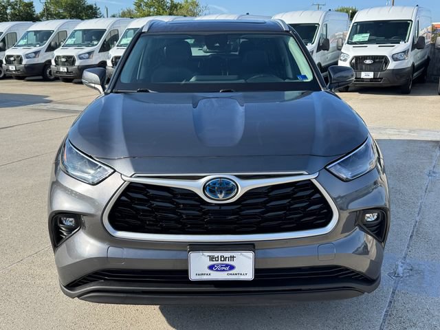 Used 2023 Toyota Highlander XLE FWD image 2