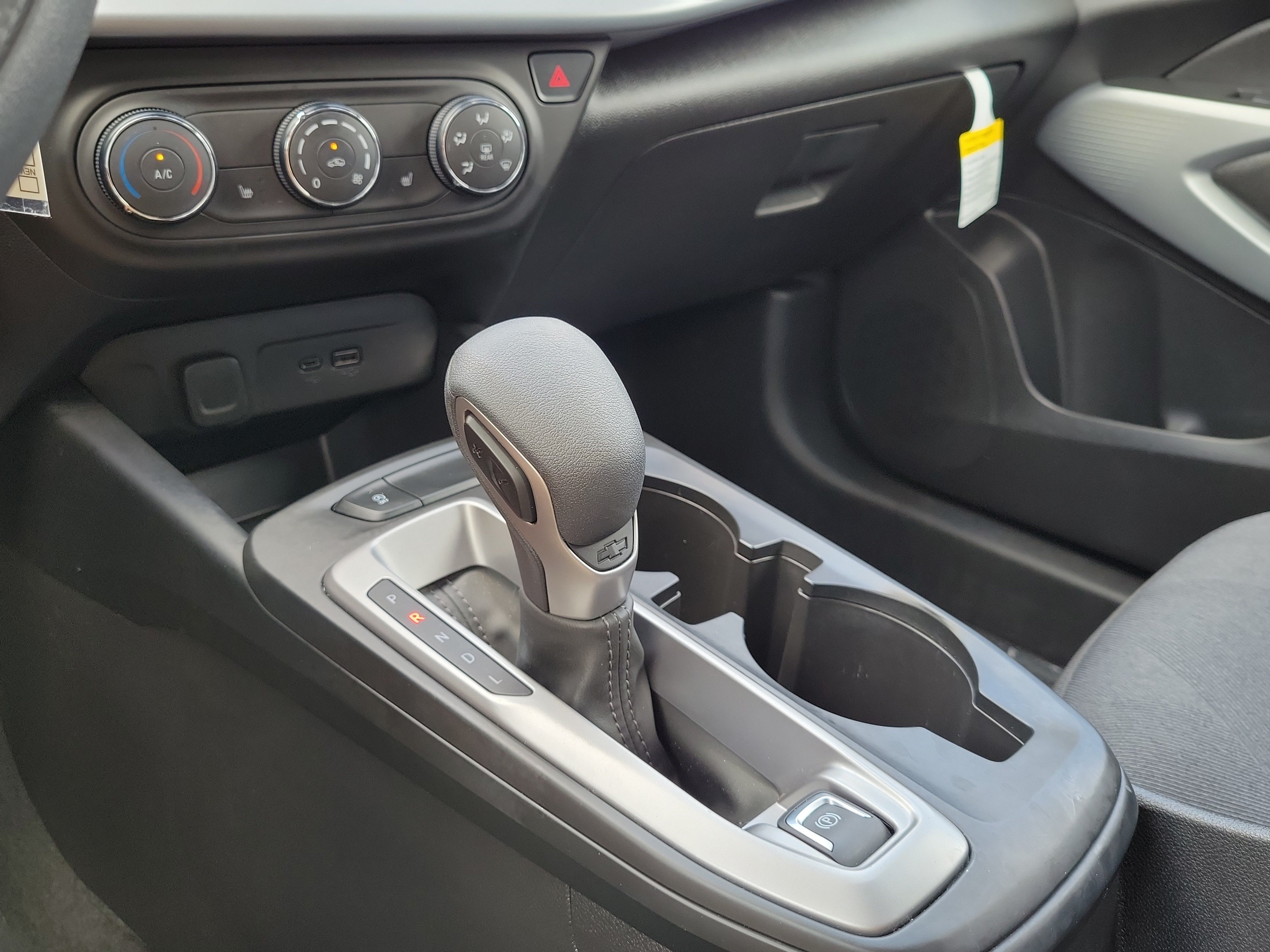Used 2025 Chevrolet Trax LS w/ LS Convenience Package FWD image 26