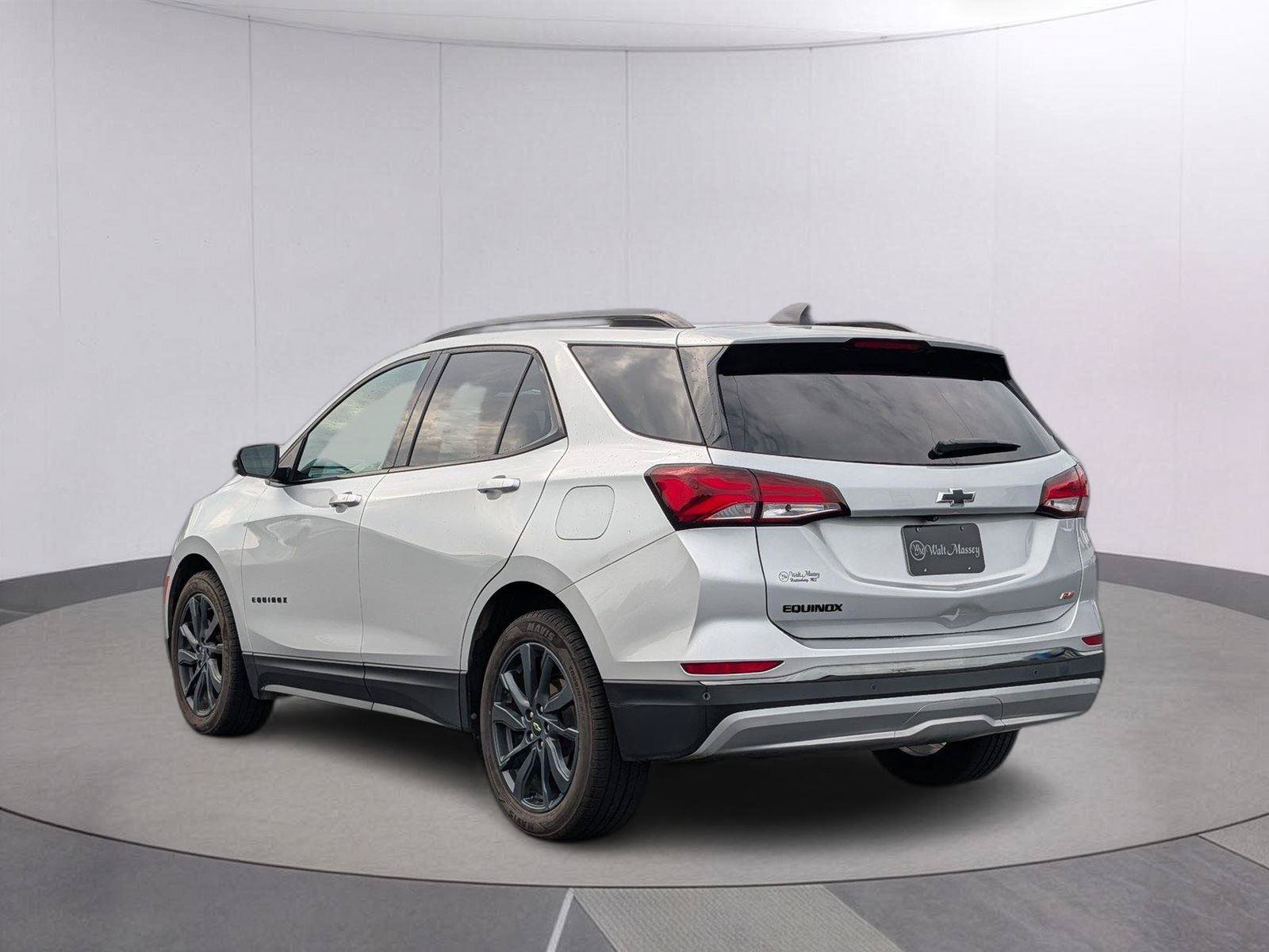 Used 2022 Chevrolet Equinox RS w/ RS Leather Package FWD image 3