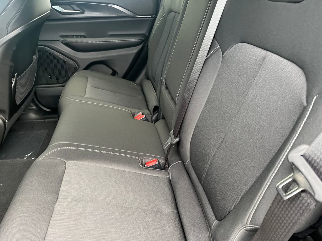 New 2025 Jeep Grand Cherokee Laredo X w/ Luxury Tech Group I image 22