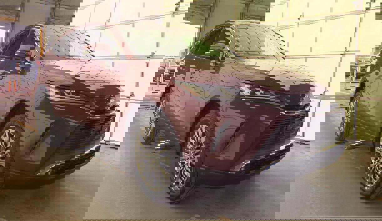 Used 2023 Toyota Venza Limited AWD/4WD image 2