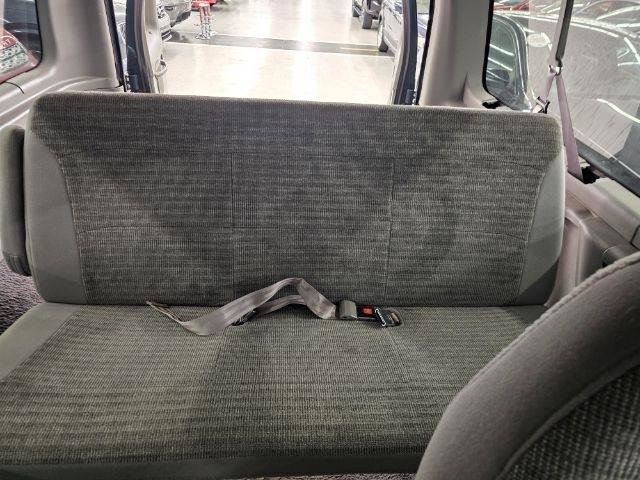 Used 2000 Ford E-150 and Econoline 150 Wagon image 24