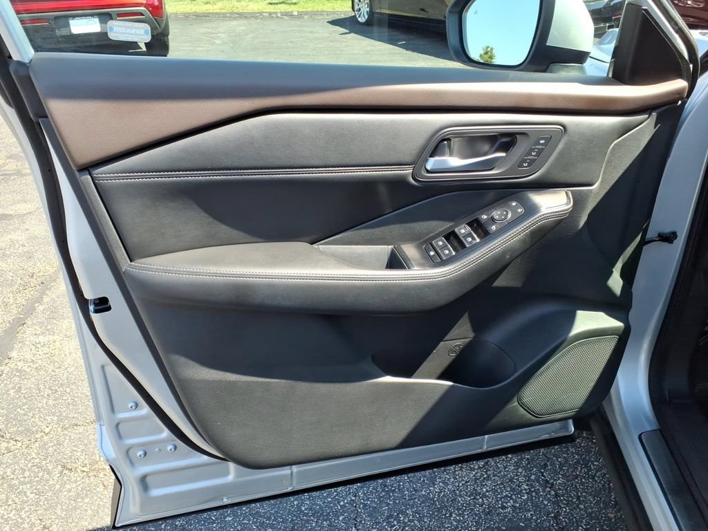Certified 2023 Nissan Rogue SL w/ SL Premium Package AWD/4WD image 18