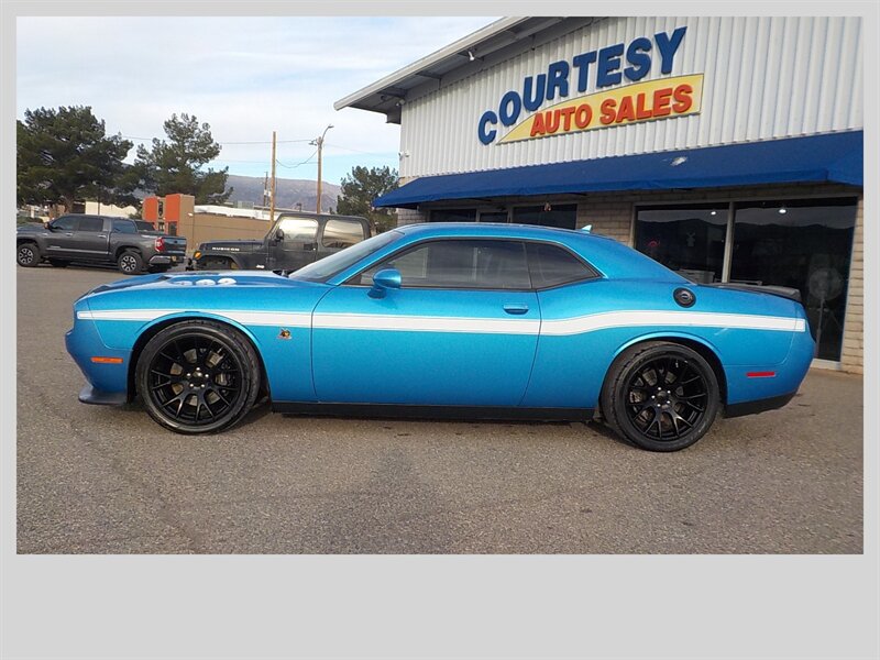 Used 2015 Dodge Challenger R/T Scat Pack w/ Leather Interior Group RWD image 3