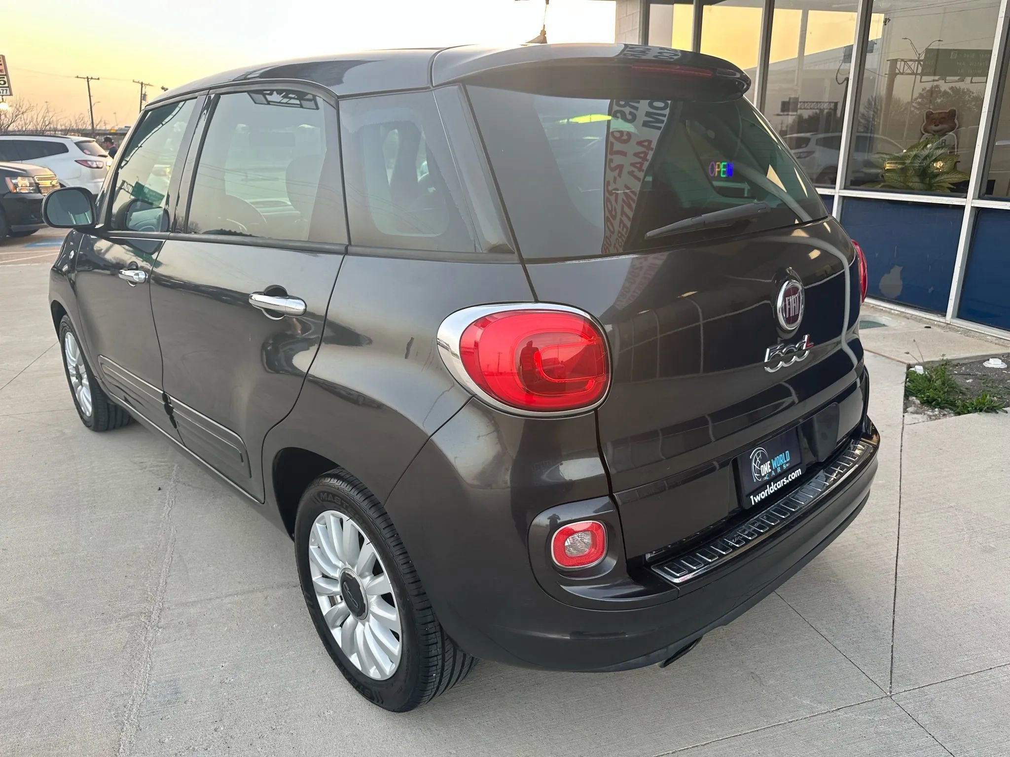 Used 2017 FIAT 500L Pop image 3