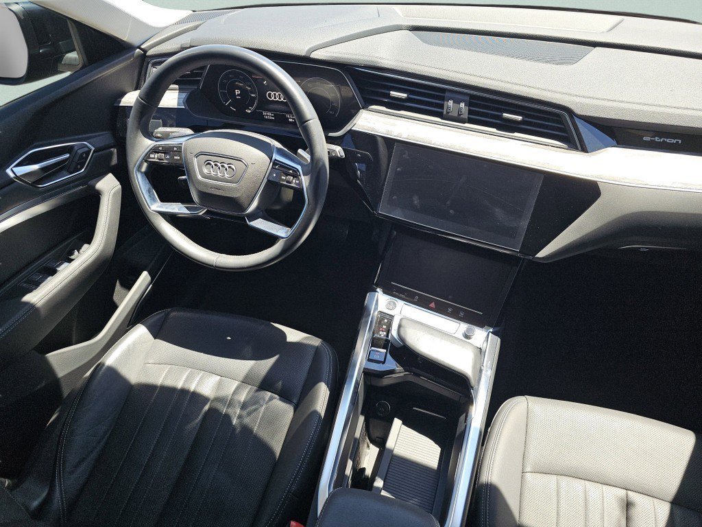 Used 2022 Audi e-tron Premium Plus w/ Premium Plus Package AWD/4WD image 28
