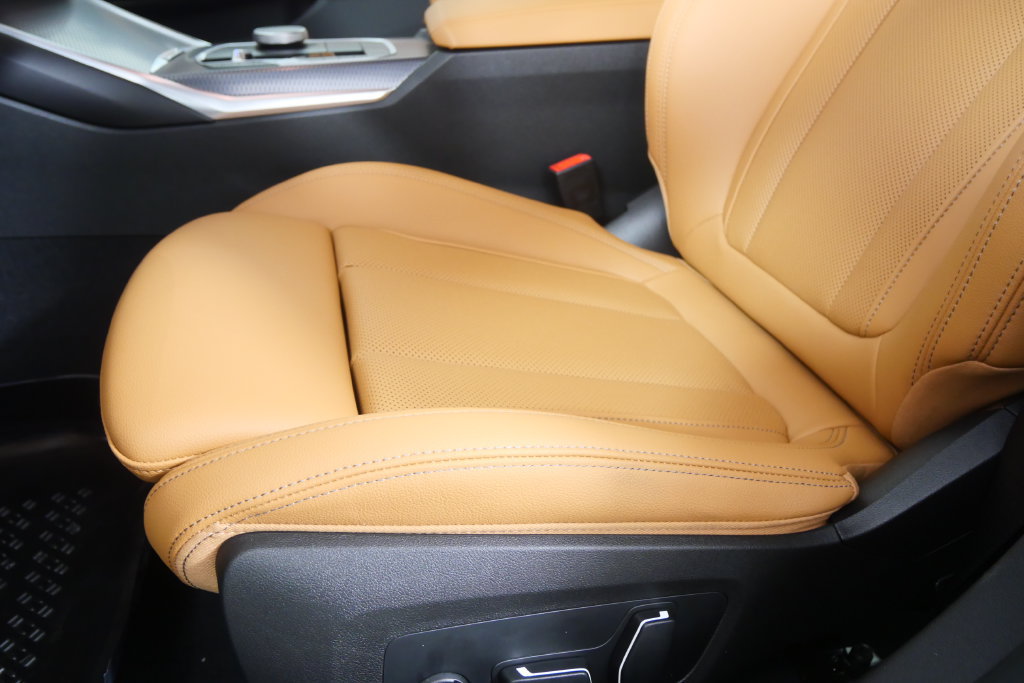 New 2026 BMW 330i Sedan RWD image 10